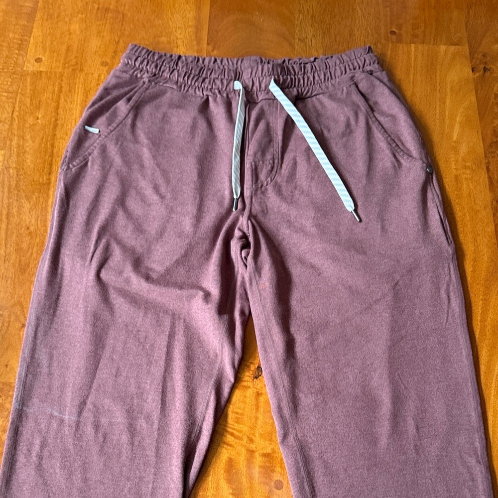Vuori Men's Sweatpants Joggers in Dusty Mauve